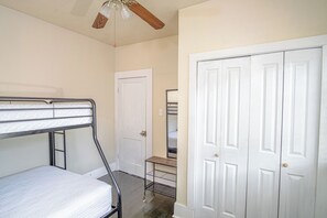 3 bedrooms, laptop workspace, iron/ironing board, free WiFi