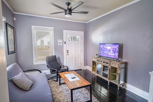 Casa (3 Bedrooms) | Área de sala de estar | Televisión