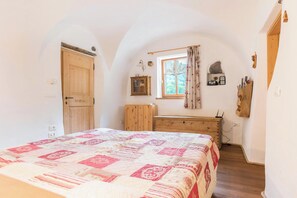 1 quarto, Wi-Fi de cortesia, roupa de cama