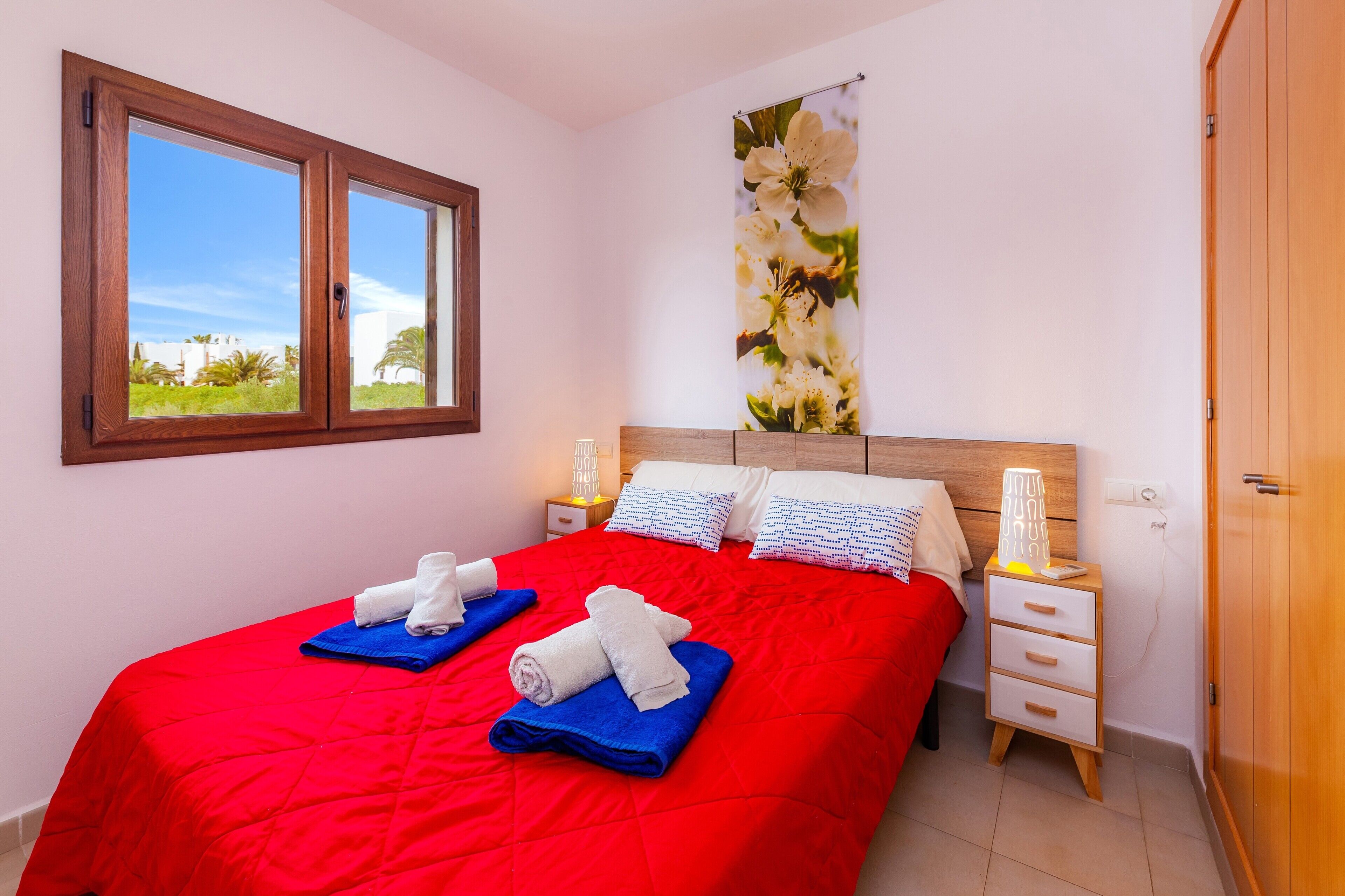 5 bedrooms, iron/ironing board, free WiFi, bed sheets