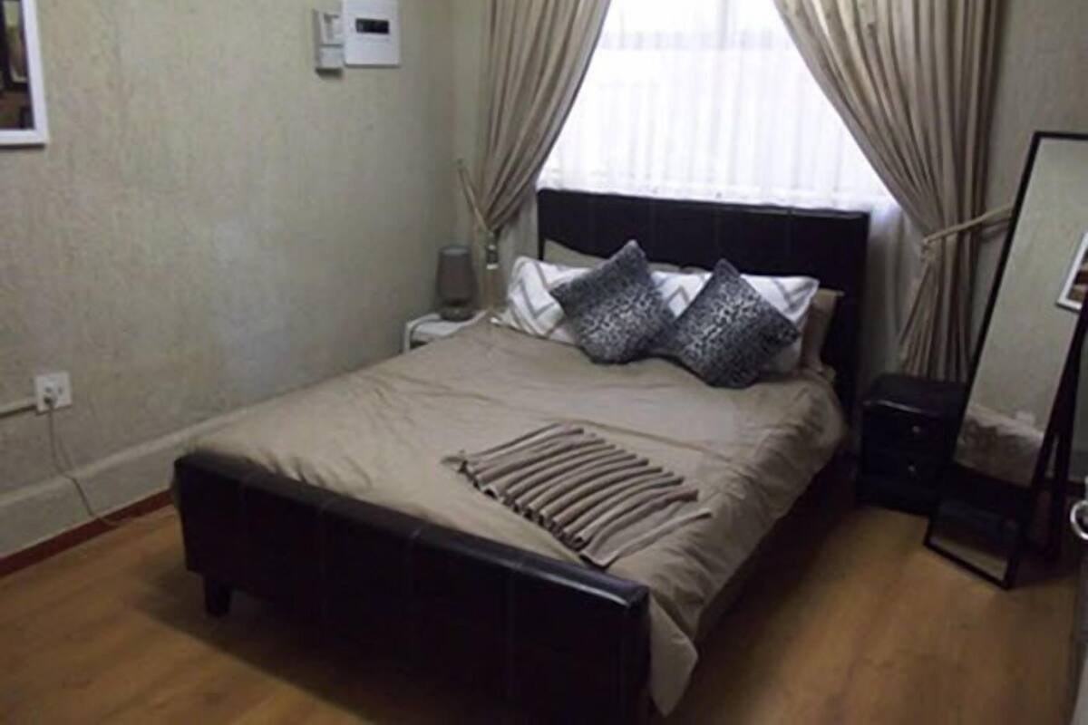 Superior Apartment, 5 Bedrooms | In-room safe, desk, iron/ironing board (on request), WiFi (free)
