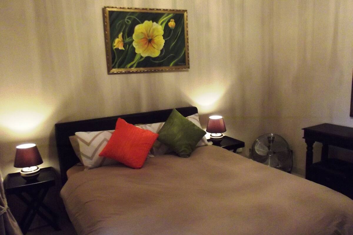 Family Studio | In-room safe, desk, iron/ironing board (on request), WiFi (free)