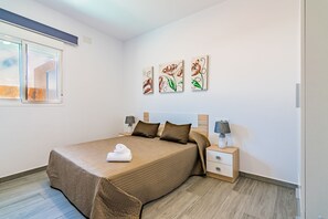 2 slaapkamers, een strijkplank/strijkijzer, gratis wifi, beddengoed