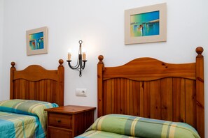 2 bedrooms, iron/ironing board, free WiFi, bed sheets