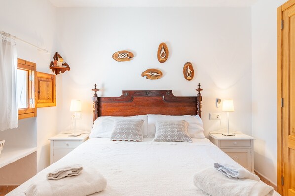 3 slaapkamers, een strijkplank/strijkijzer, gratis wifi, beddengoed