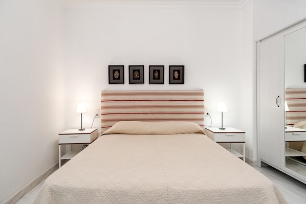 3 bedrooms, iron/ironing board, free WiFi, bed sheets