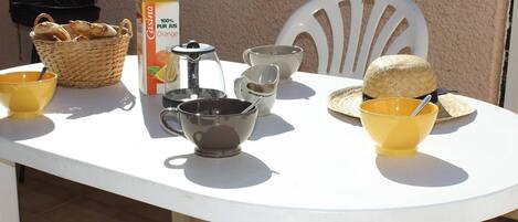 تناول الطعام بالخارج