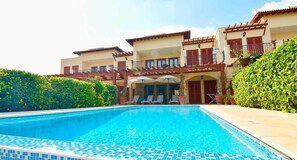 Outdoor pool, pool loungers - Apartment AT02 - Eros (Kouklia)