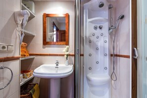 Dusche, Haartrockner, Handtücher