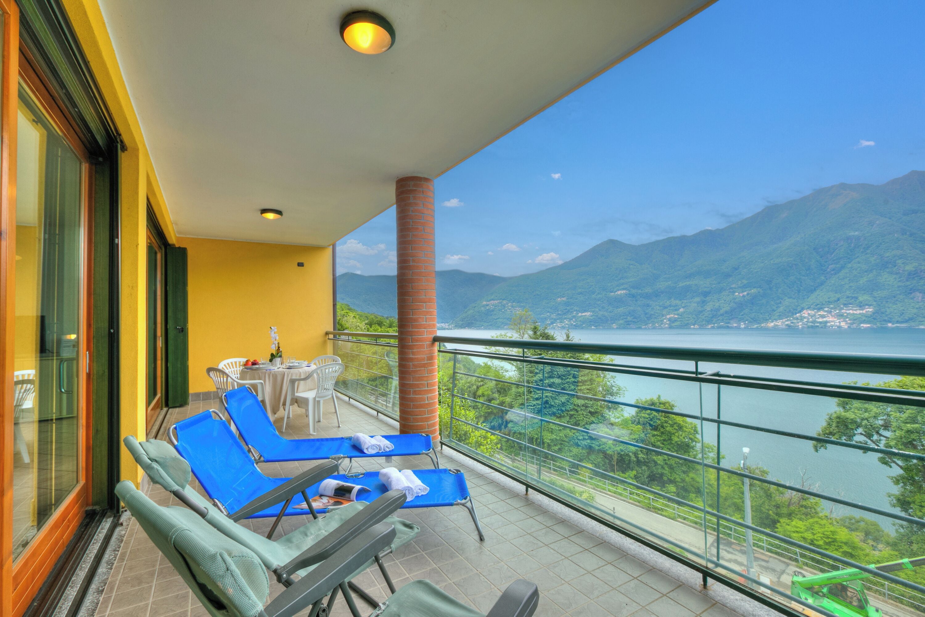 Family Apartment, Multiple Bedrooms, Mountainside (Va Pensiero sul lago Stunning View) | Property grounds