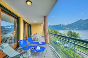 Outdoor dining - Va Pensiero sul lago Stunning View (Tronzano Lago Maggiore)