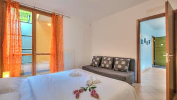 Family Apartment, 1 Bedroom, Microwave, Mountainside (Va Pensiero sul Lago: Lake Maggiore) | 1 bedroom, WiFi, bed sheets