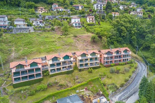 Family Apartment, Multiple Bedrooms, Mountainside (Va Pensiero sul lago Stunning View) | Exterior