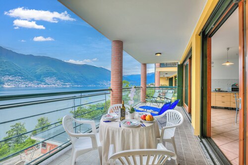 Va Pensiero sul lago Stunning View