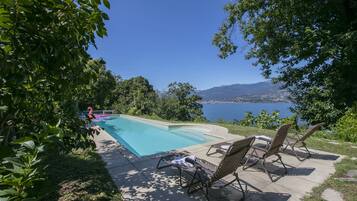 Piscine extérieure (ouverte en saison)