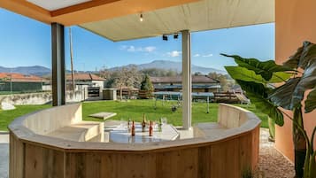 Biệt thự dành cho gia đình, nhiều phòng ngủ, 2 phòng tắm (Villa Laura Private Pool and Garden) | Khu ẩm thực ngoài trời