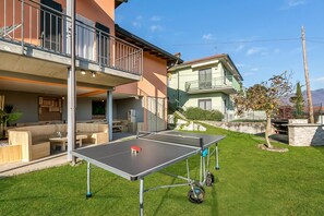 Familienvilla, Mehrere Schlafzimmer, 2 Bäder, Bergseite (Villa Laura Private Pool and Garden) | Terrasse/Patio