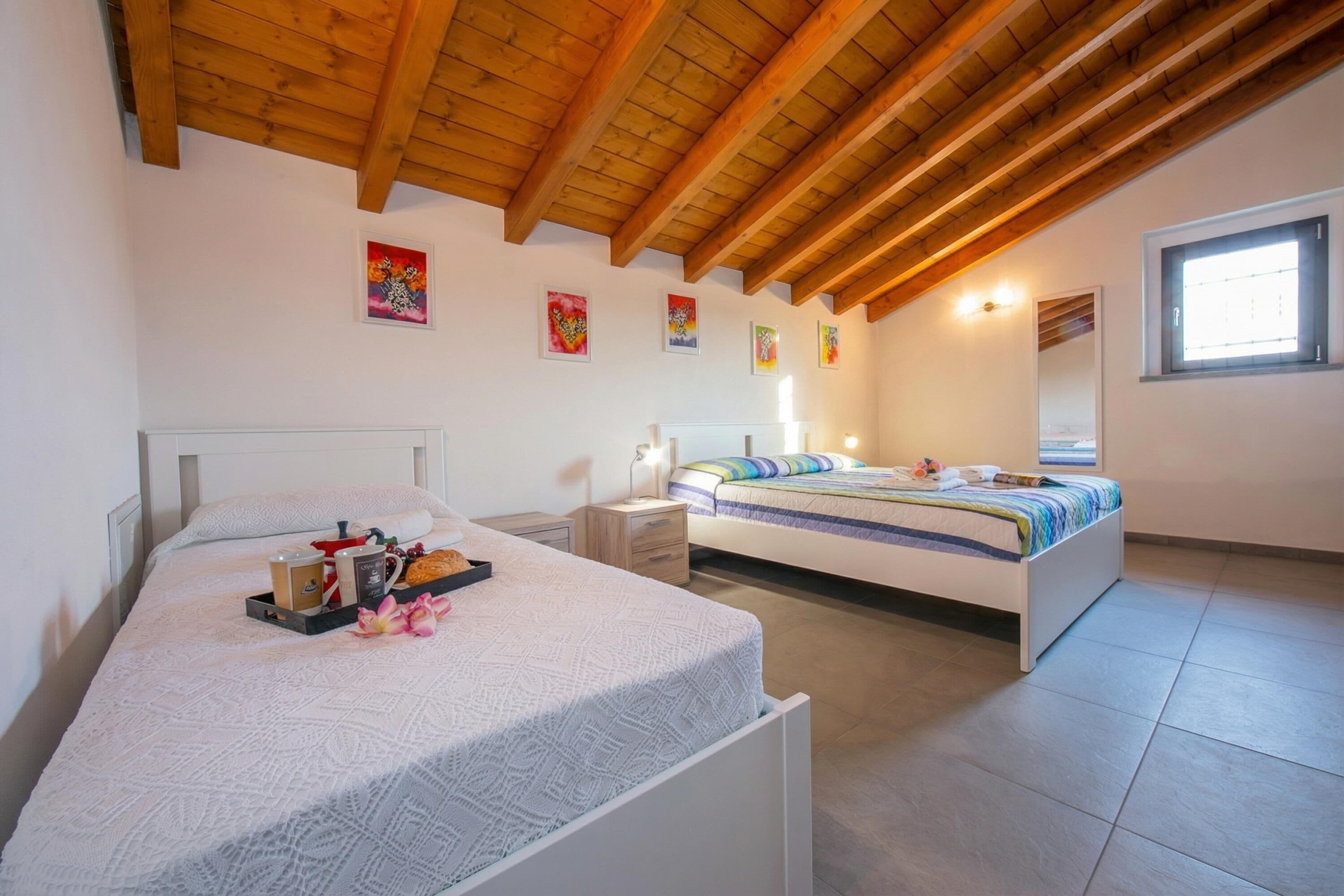 Vila Keluarga, 4 kamar tidur, 2 kamar mandi, tepi gunung (Villa Laura Private Pool and Garden) | 4 kamar tidur, setrika/meja setrika, dan Wi-Fi (biaya tambahan)