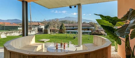 屋外ダイニングエリア