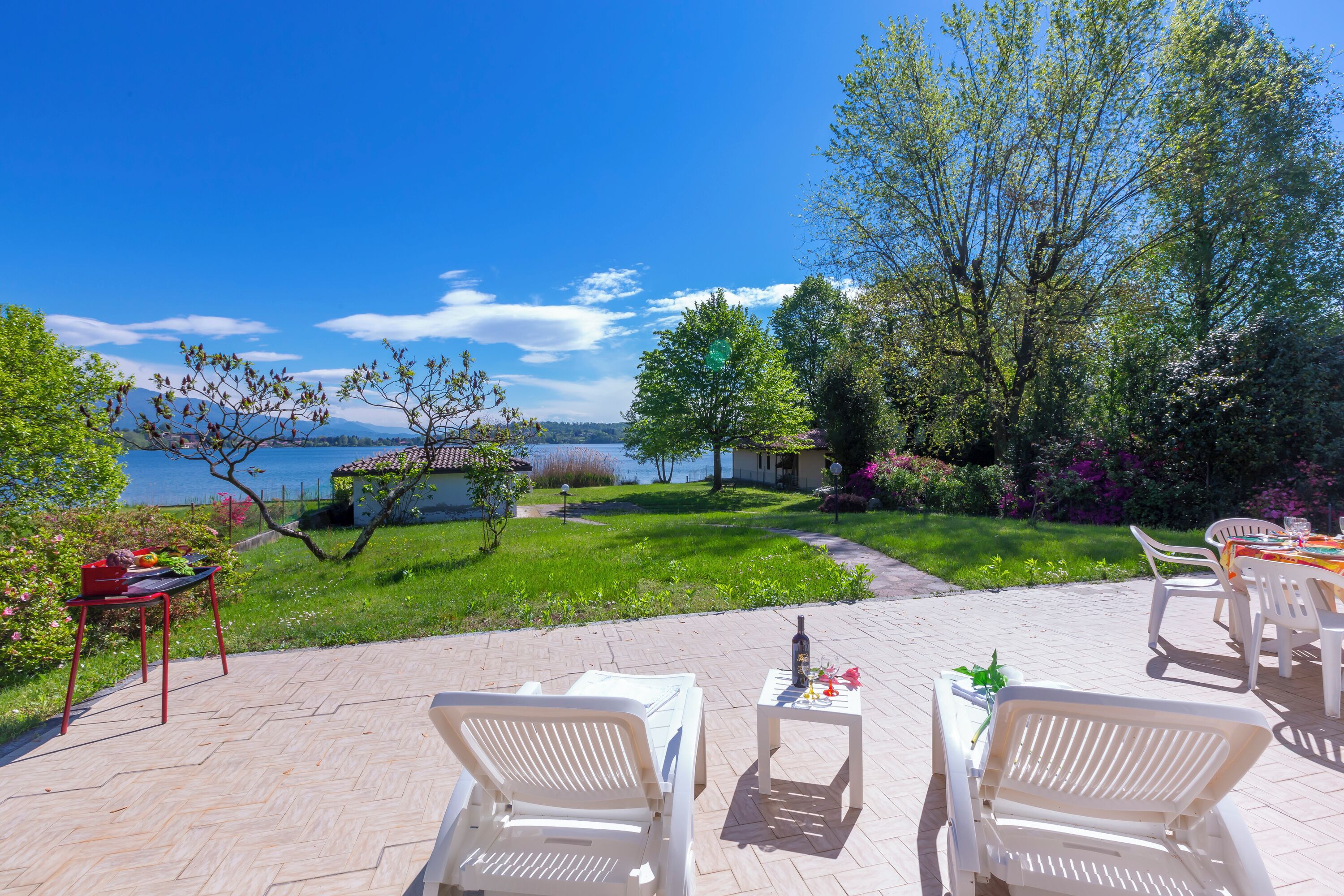 Villa Familiale, plusieurs chambres, 2 salles de bains (Villa Martine Au Bord Du Lac) | Terrasse/Patio
