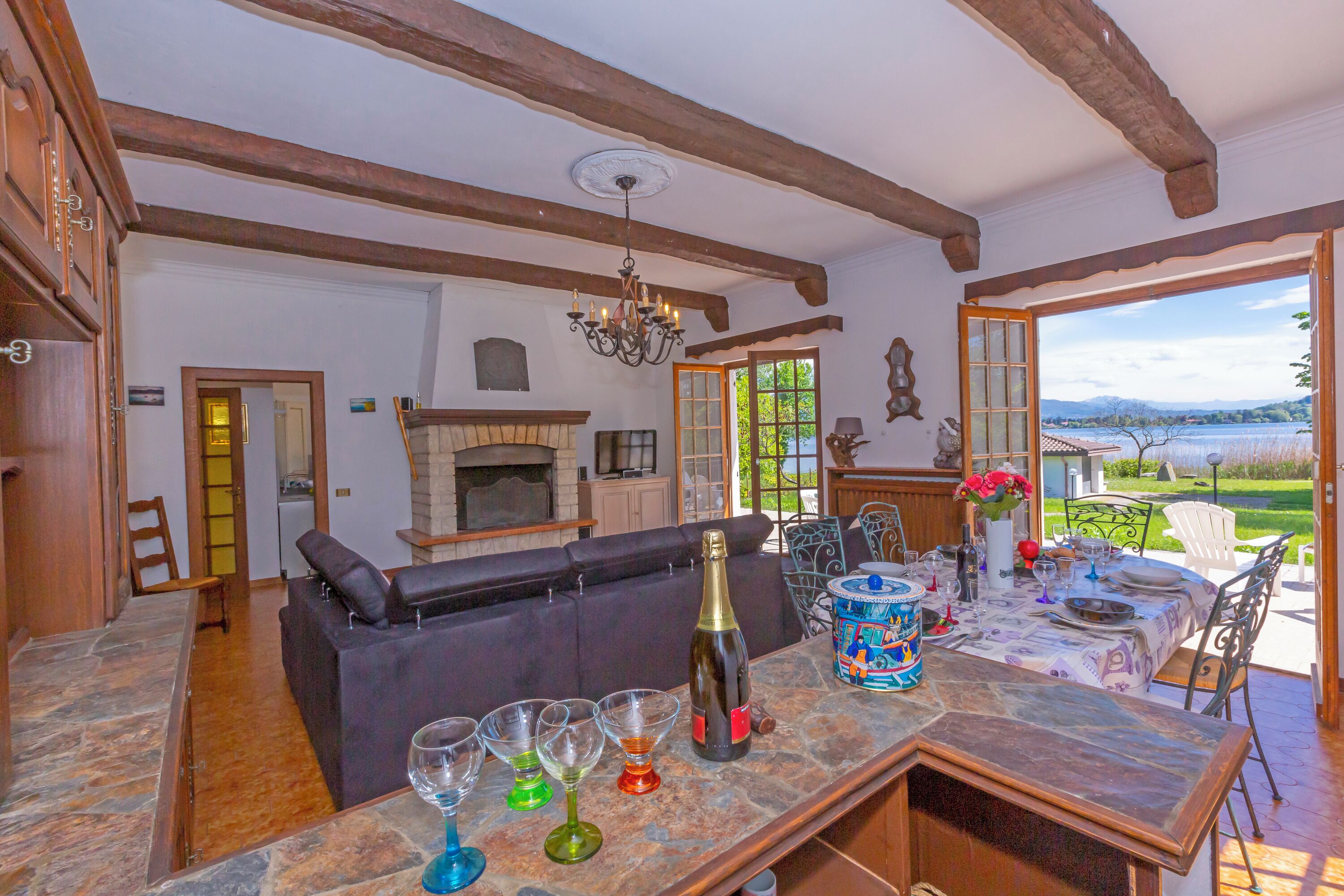 Family Villa, Multiple Bedrooms, 2 Bathrooms, Lakeside (Villa Martine Au Bord Du Lac) | Outdoor dining