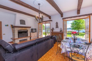 Family Villa, Multiple Bedrooms, 2 Bathrooms, Lakeside (Villa Martine Au Bord Du Lac) | Interior - Villa Martine Au Bord Du Lac (Cadrezzate con Osmate)