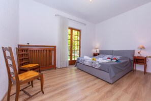 3 bedrooms, iron/ironing board, WiFi, bed sheets - Villa Martine Au Bord Du Lac (Cadrezzate con Osmate)