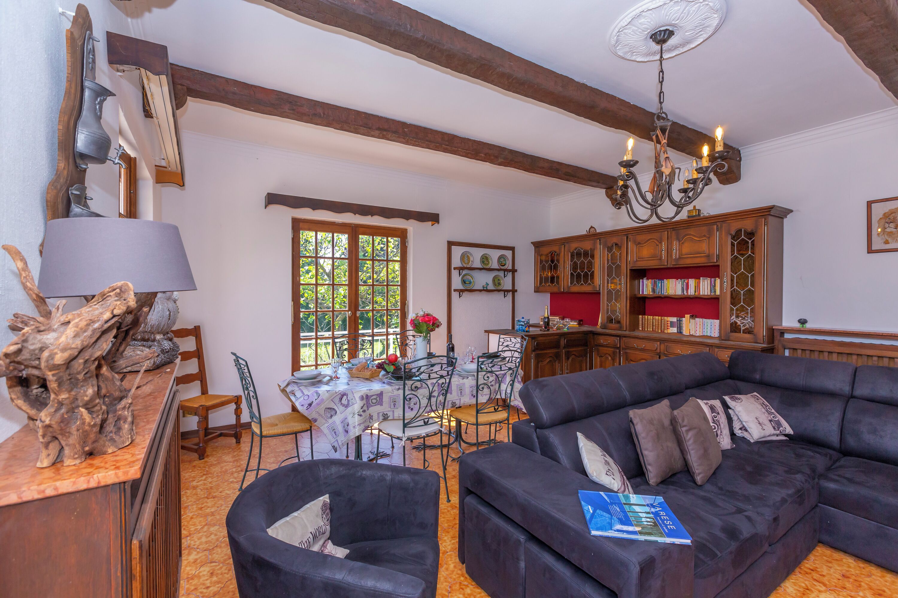 Villa Familiale, plusieurs chambres, 2 salles de bains (Villa Martine Au Bord Du Lac) | Coin séjour