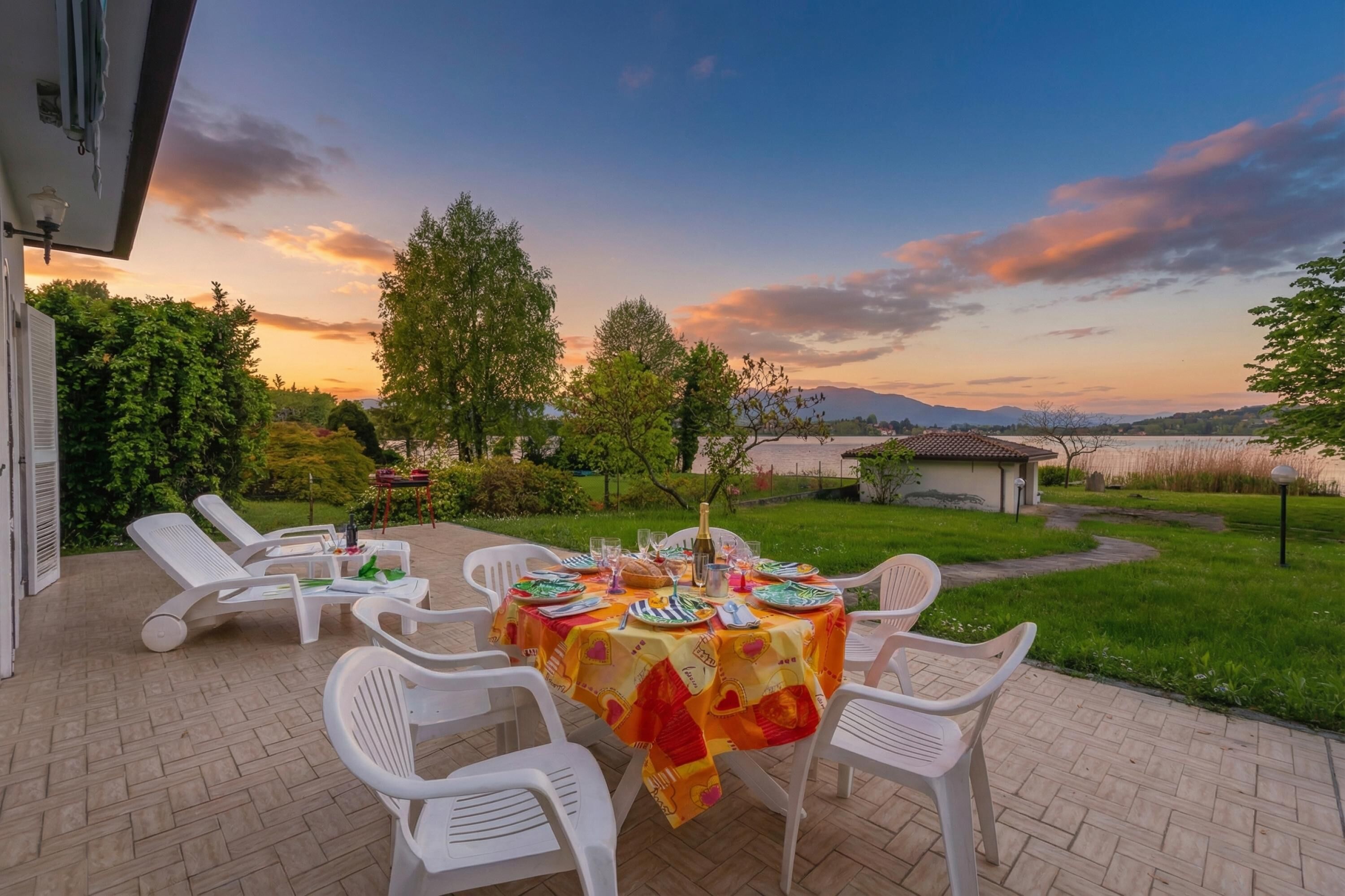 Family Villa, Multiple Bedrooms, 2 Bathrooms, Lakeside (Villa Martine Au Bord Du Lac) | Outdoor dining
