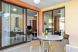 Family Apartment, Multiple Bedrooms, Lakeside (Vista di Maccagno Fantastico Pool) | Outdoor dining - Vista di Maccagno Fantastico Pool (Maccagno con Pino e Veddasca)