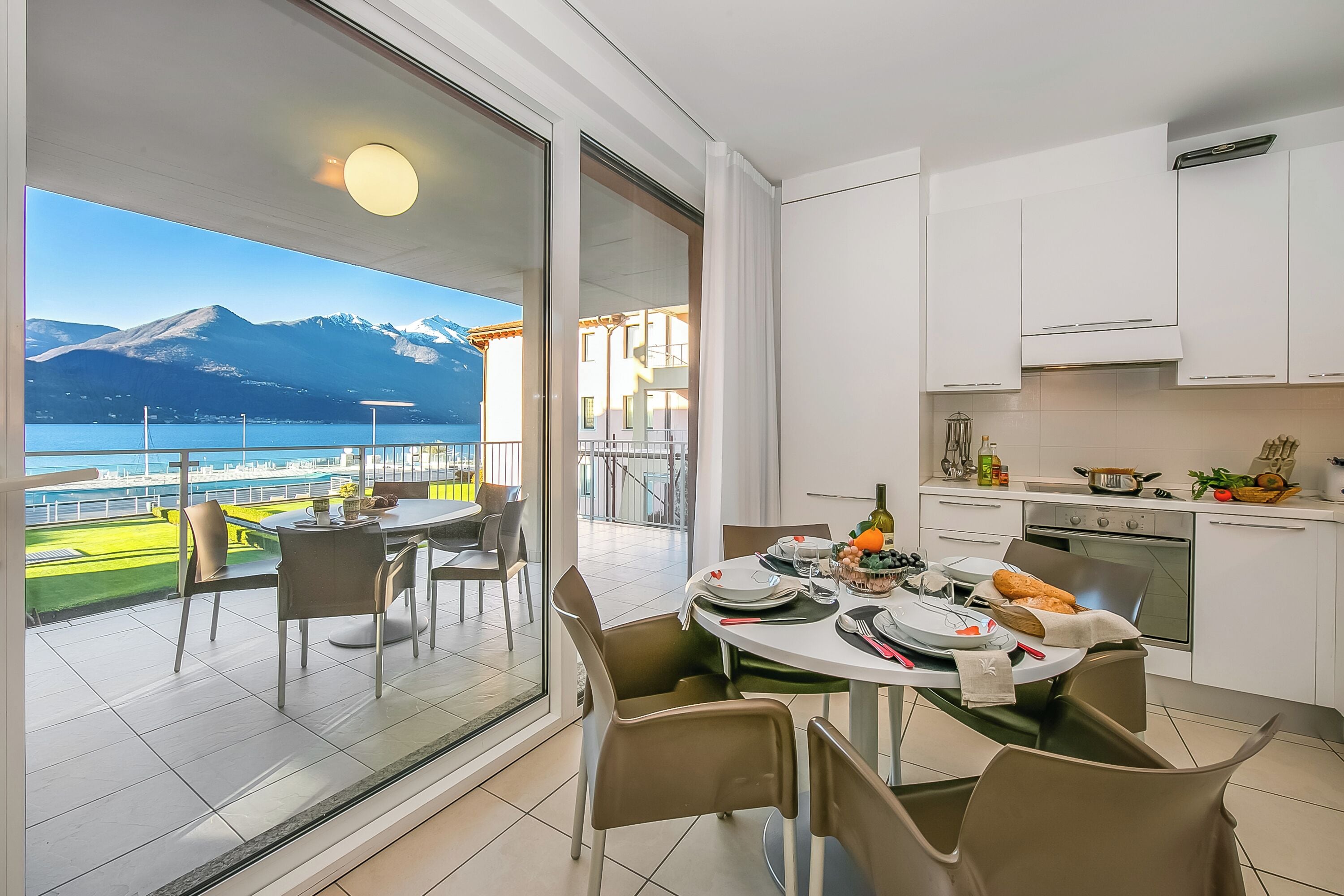 Family Apartment, Multiple Bedrooms, Lakeside (Vista di Maccagno Fantastico Pool) | Dining