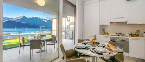 Family Apartment, Multiple Bedrooms, Lakeside (Vista di Maccagno Fantastico Pool) | Dining