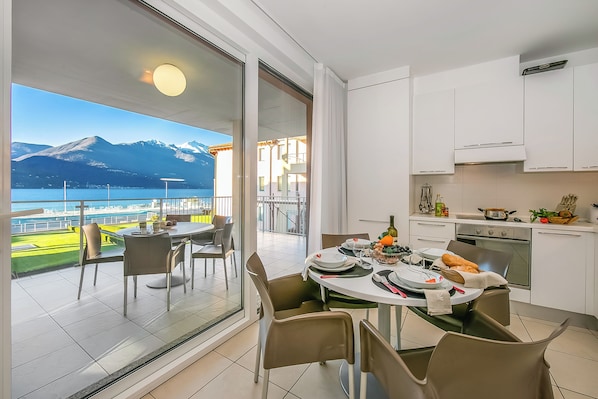 Family Apartment, Multiple Bedrooms, Lakeside (Vista di Maccagno Fantastico Pool) | Dining - Vista di Maccagno Fantastico Pool (Maccagno con Pino e Veddasca)