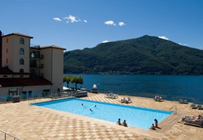 Familienapartment, Mehrere Schlafzimmer, Seeseite (Vista di Maccagno Fantastico Pool) | Pool