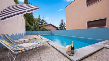 Family Apartment, 2 Bedrooms, 2 Bathrooms, Mountainside (Aldesago Panoramica) | Pool | Seasonal outdoor pool