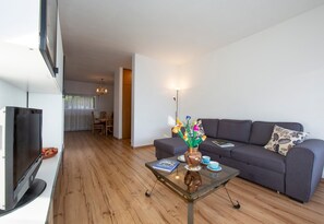 Family Apartment, Multiple Bedrooms, 2 Bathrooms, Mountainside (Aldesago Panoramica) | Living area | 22-inch flat-screen TV with digital channels, TV, stereo - Aldesago Panoramica (Lugano)