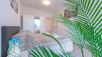 1 kamar tidur, setrika/meja setrika, dan seprai linen