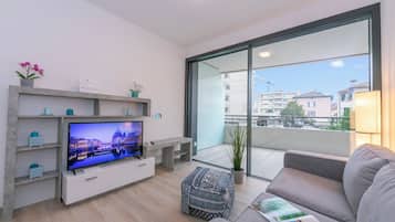 Televisi layar datar 22-inci dengan saluran TV digital dan TV