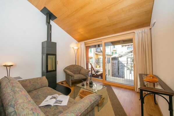 Family Townhome, Multiple Bedrooms, Mountainside (Ca' Melin) | Living area
