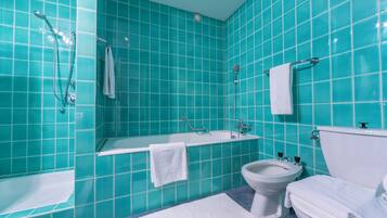 Family Apartment, Multiple Bedrooms, 2 Bathrooms (Casa Bader) | Bathroom