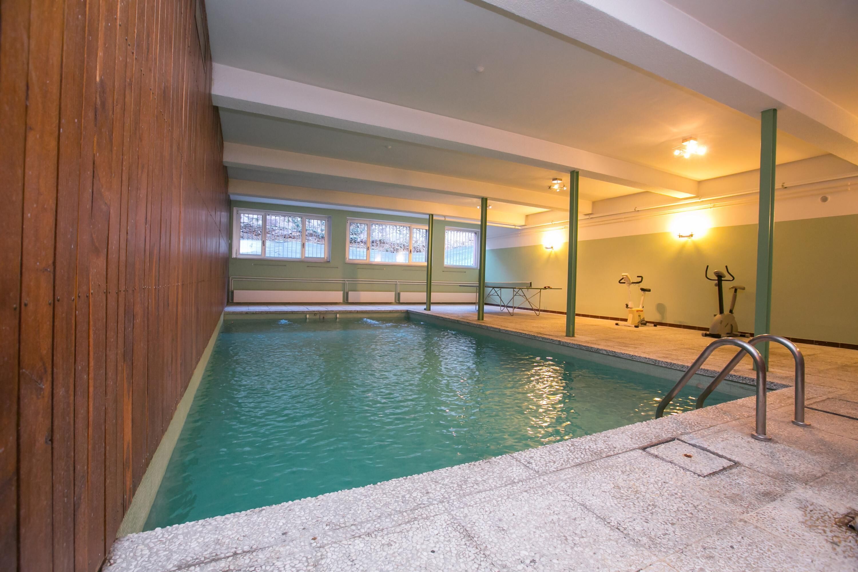 Alberca techada y alberca climatizada