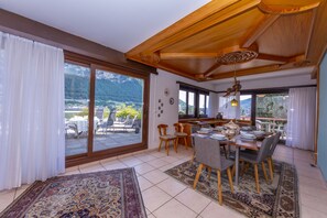 Family Apartment, 2 Bedrooms, 2 Bathrooms (Casa Bader) | Dining