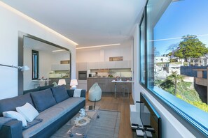 24-Zoll-Flachbildfernseher mit Satellitenempfang, Fernseher