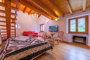 24-Zoll-Flachbildfernseher mit Satellitenempfang, Fernseher, DVD-Player