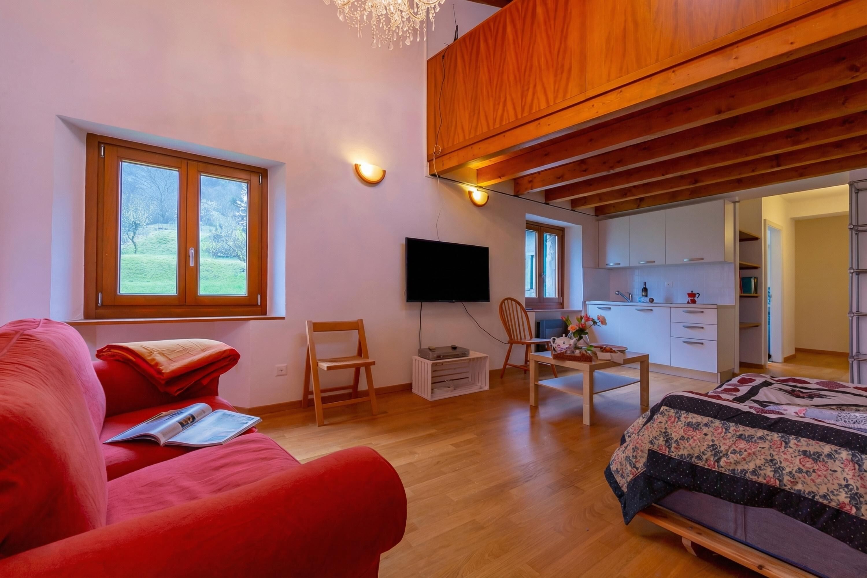 Casa adosada familiar, varias habitaciones, 2 baños, junto a la montaña (Casa Gialla) | 2 dormitorios, tabla de planchar con plancha, wifi y ropa de cama