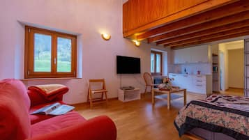 Maison mitoyenne Familiale, plusieurs chambres, 2 salles de bains, cÎté montagne (Casa Gialla)