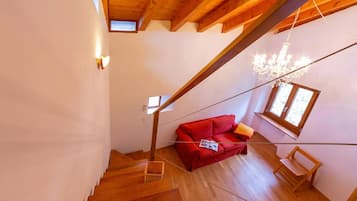 Familien-Stadtwohnung, Mehrere Schlafzimmer, 2 Bäder, Bergseite (Casa Gialla) | Treppe