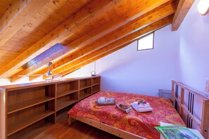 Familien-Stadtwohnung, Mehrere Schlafzimmer, 2 Bäder, Bergseite (Casa Gialla)