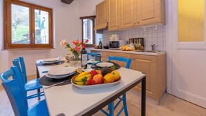 Family Townhome, 2 Bedrooms, 2 Bathrooms, Mountainside (Casa Gialla Lake Lugano Townhouse for) | Dining - Casa Gialla (Arogno)