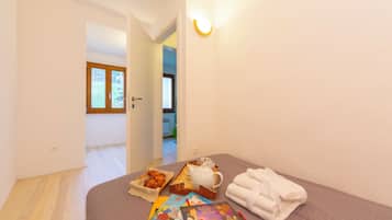 Family Townhome, Multiple Bedrooms, 2 Bathrooms, Mountainside (Casa Gialla) | 2 bedrooms, iron/ironing board, WiFi, bed sheets
